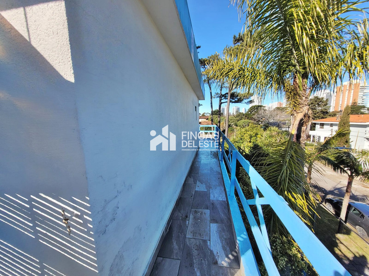 Casa ID.2339/Hermosa-casa-muy-bien-ubicada-en-venta-5-dormitorios-en-Punta-del-Este - Hermosa casa muy bien ubicada en venta 5 dormitorios en Punta del Este