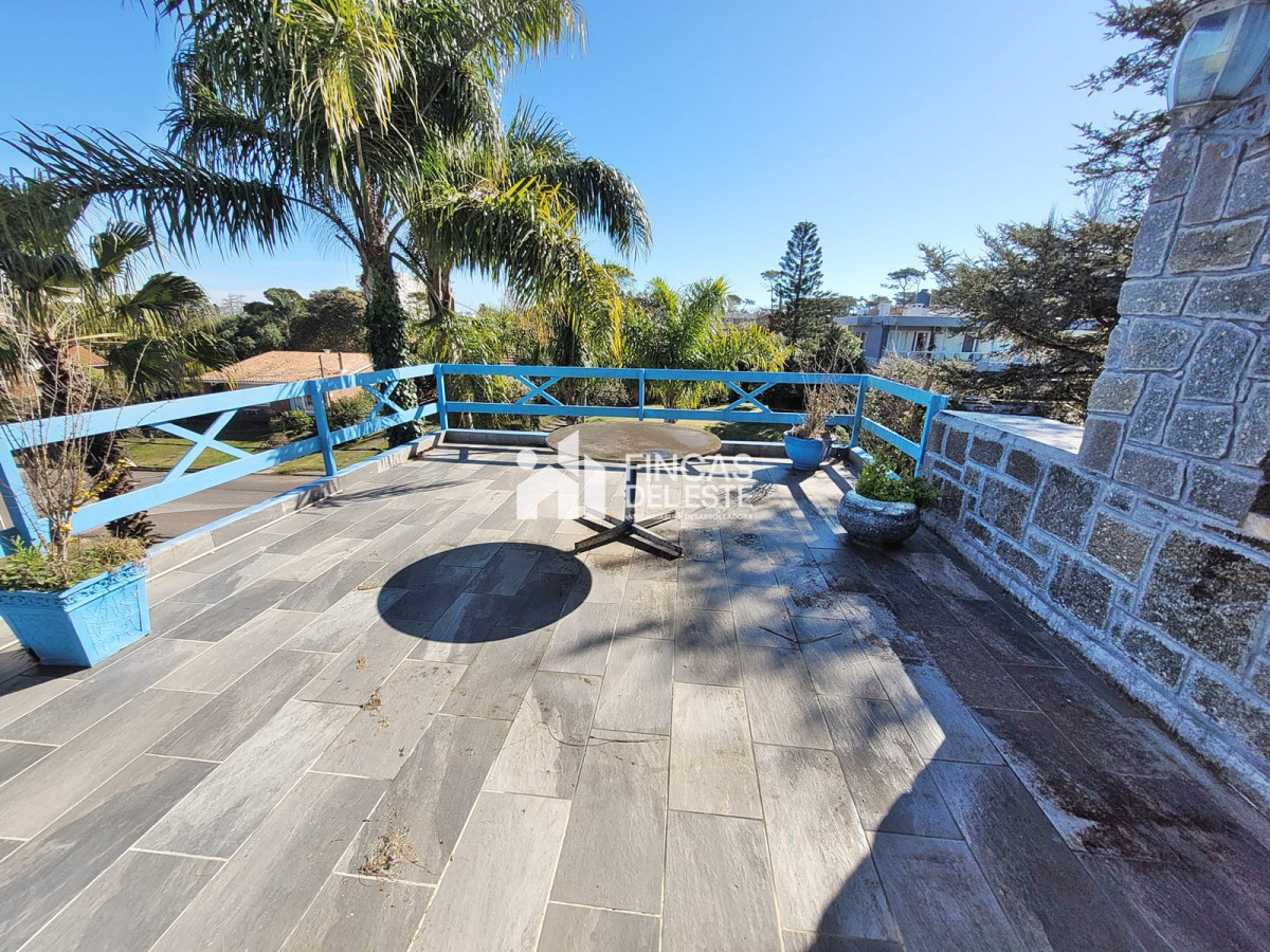 Casa ID.2339/Hermosa-casa-muy-bien-ubicada-en-venta-5-dormitorios-en-Punta-del-Este - Hermosa casa muy bien ubicada en venta 5 dormitorios en Punta del Este