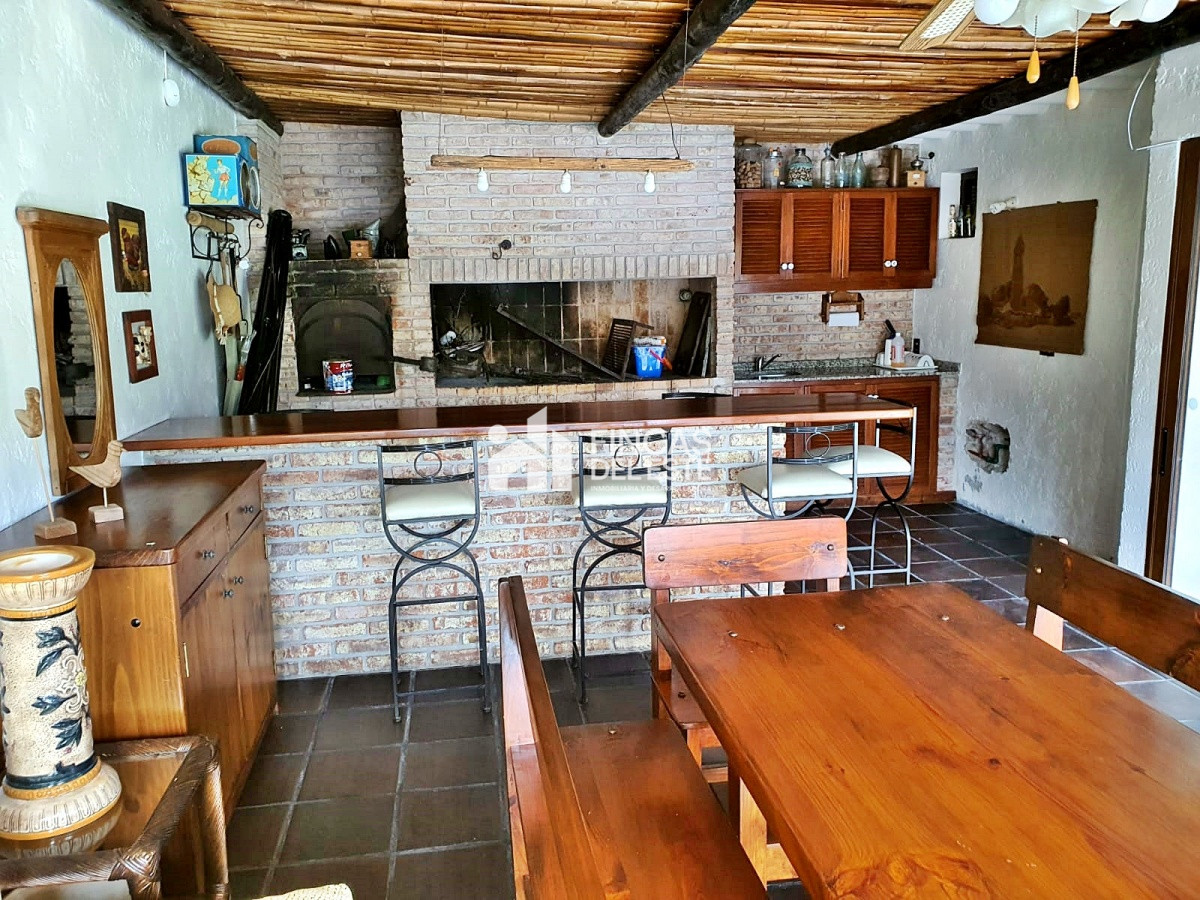 Casa ID.880/Casa-en-Las-Delicias-con-3-dormitorios-y-jardín-amplio! - Casa en Las Delicias con 3 dormitorios y jardín amplio!