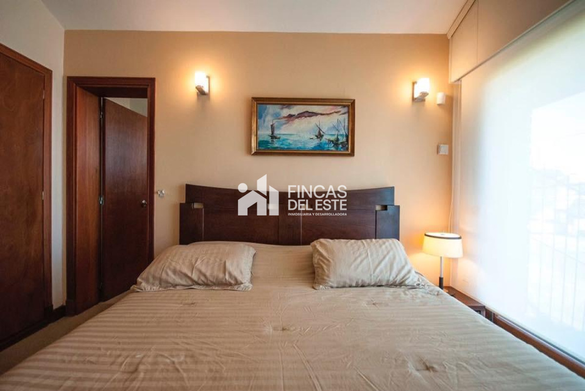 Casa ID.86/Expectacular-casa-a-metros-del-mar.-Playa-Mansa.-5-dormitorios.-5-baños. - Expectacular casa a metros del mar. Playa Mansa. 5 dormitorios. 5 baños.