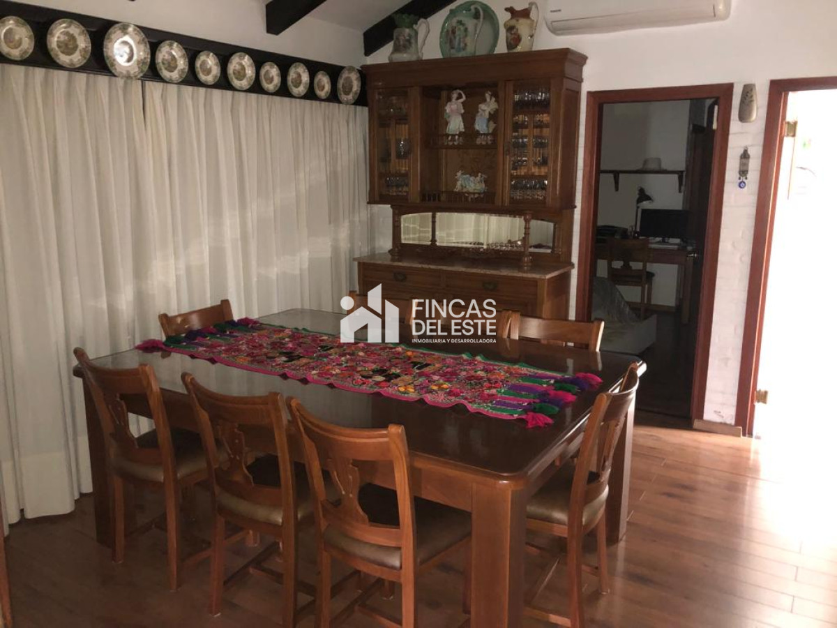 Casa ID.1973/Hermosa-casa-en-alquiler-con-5-dormitorios-PUNTA-DEL-ESTE- - Hermosa casa en alquiler  con 5 dormitorios  PUNTA DEL ESTE 