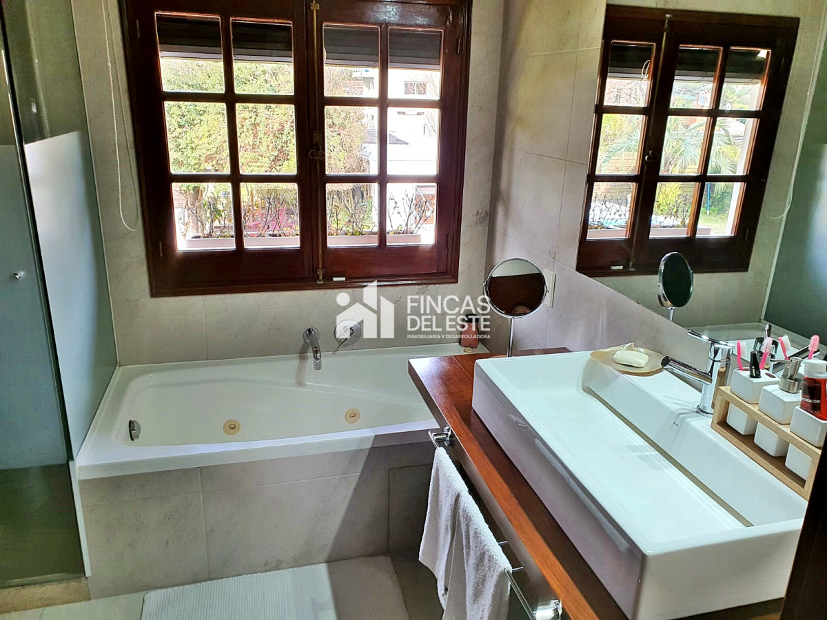Casa ID.880/Casa-en-Las-Delicias-con-3-dormitorios-y-jardín-amplio! - Casa en Las Delicias con 3 dormitorios y jardín amplio!