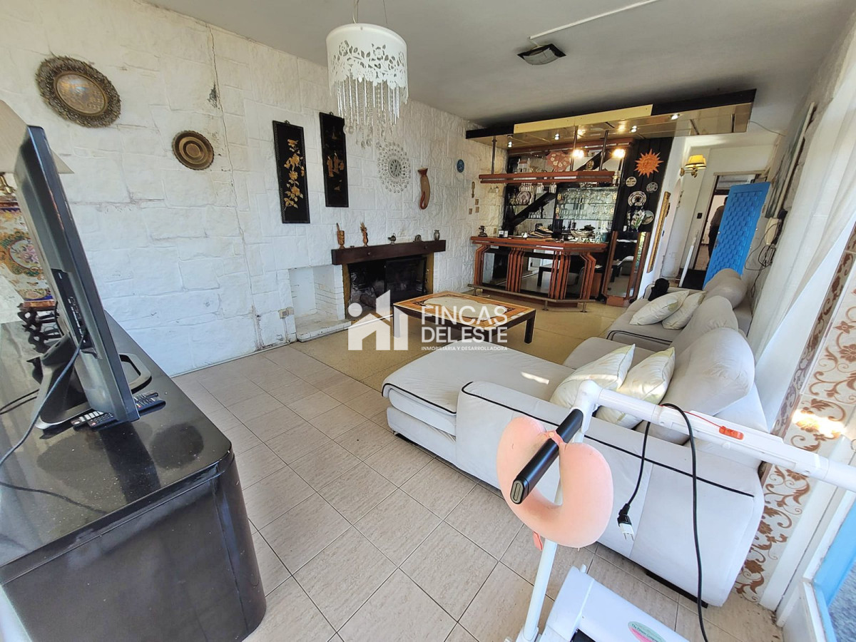 Casa ID.2339/Hermosa-casa-muy-bien-ubicada-en-venta-5-dormitorios-en-Punta-del-Este - Hermosa casa muy bien ubicada en venta 5 dormitorios en Punta del Este