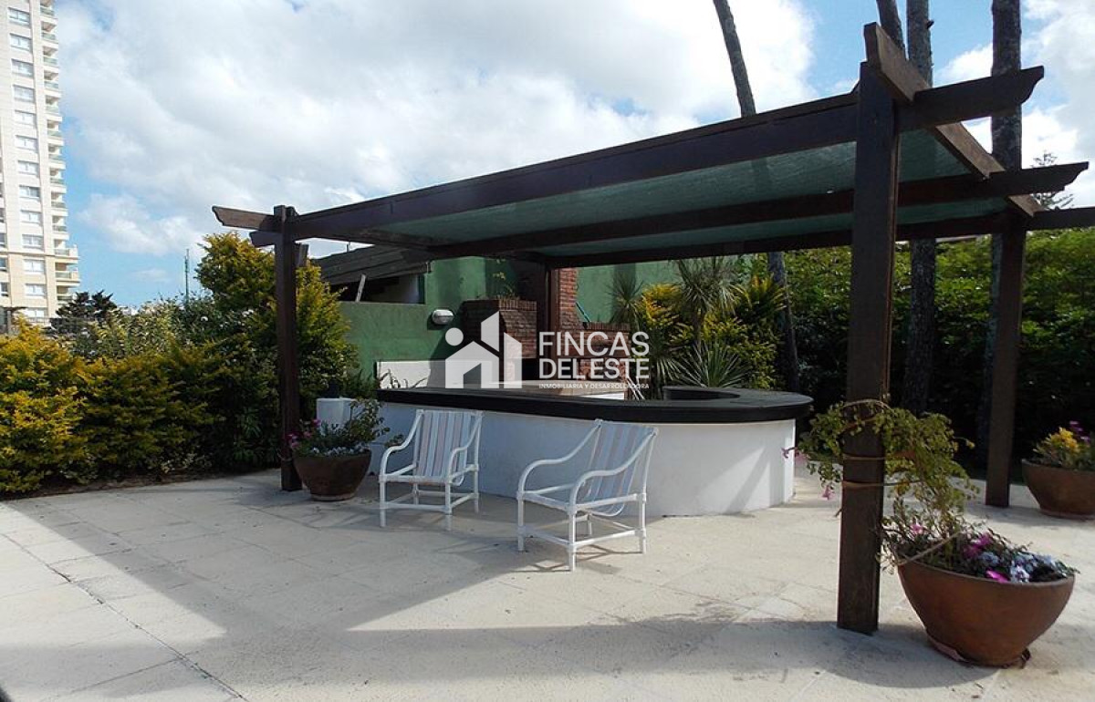 Casa ID.64/Hermosa-casa-de-4-dormitorios-y-5-baños-a-150-metros-del-mar - Hermosa casa de 4 dormitorios y 5 baños a 150 metros del mar
