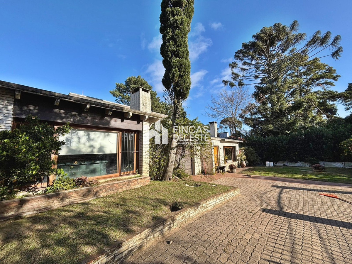 CASA DE 4 DORMITORIOS EN CANTEGRIL - FDE2861C