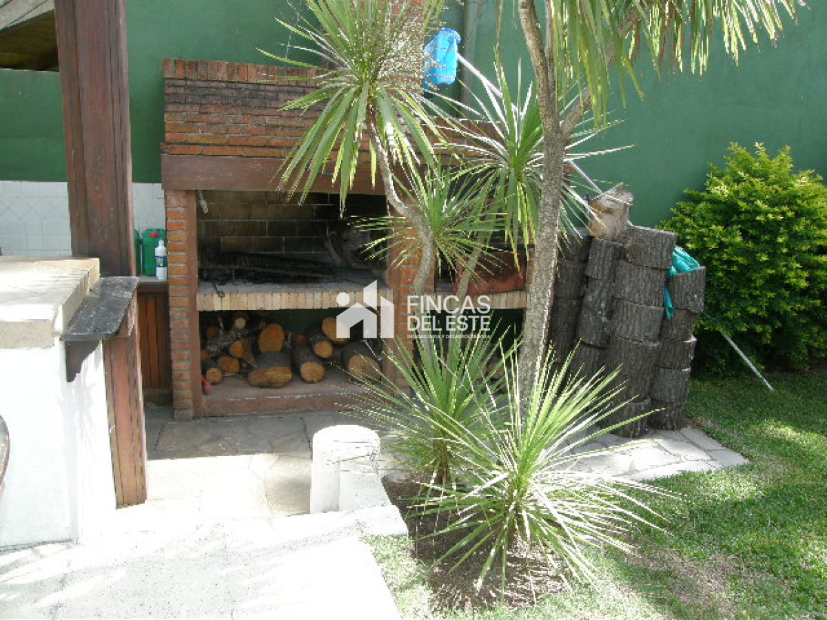 Casa ID.64/Hermosa-casa-de-4-dormitorios-y-5-baños-a-150-metros-del-mar - Hermosa casa de 4 dormitorios y 5 baños a 150 metros del mar