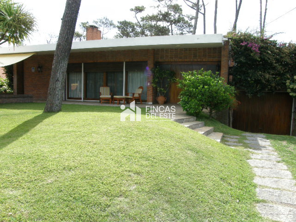 Casa ID.64/Hermosa-casa-de-4-dormitorios-y-5-baños-a-150-metros-del-mar - Hermosa casa de 4 dormitorios y 5 baños a 150 metros del mar