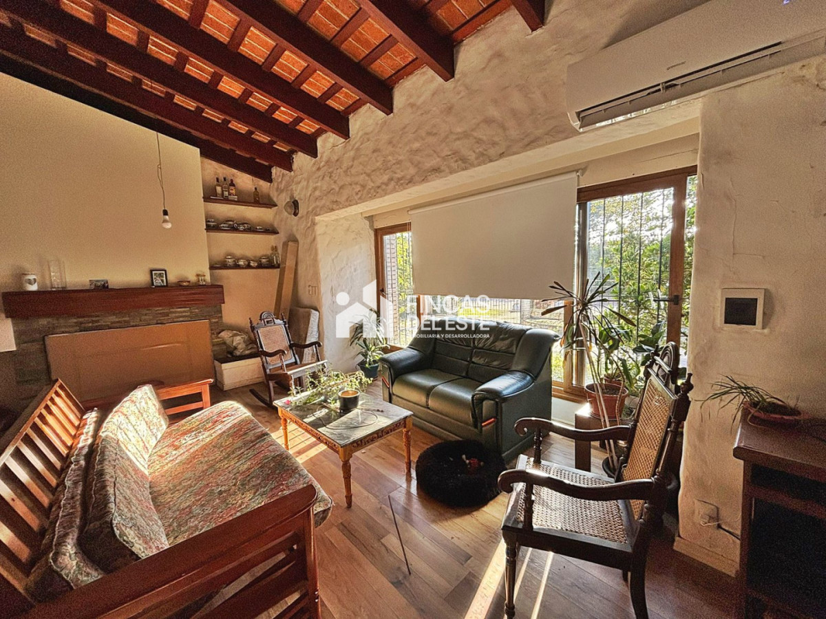 Casa ID.2861/CASA-DE-4-DORMITORIOS-EN-CANTEGRIL - CASA DE 4 DORMITORIOS EN CANTEGRIL