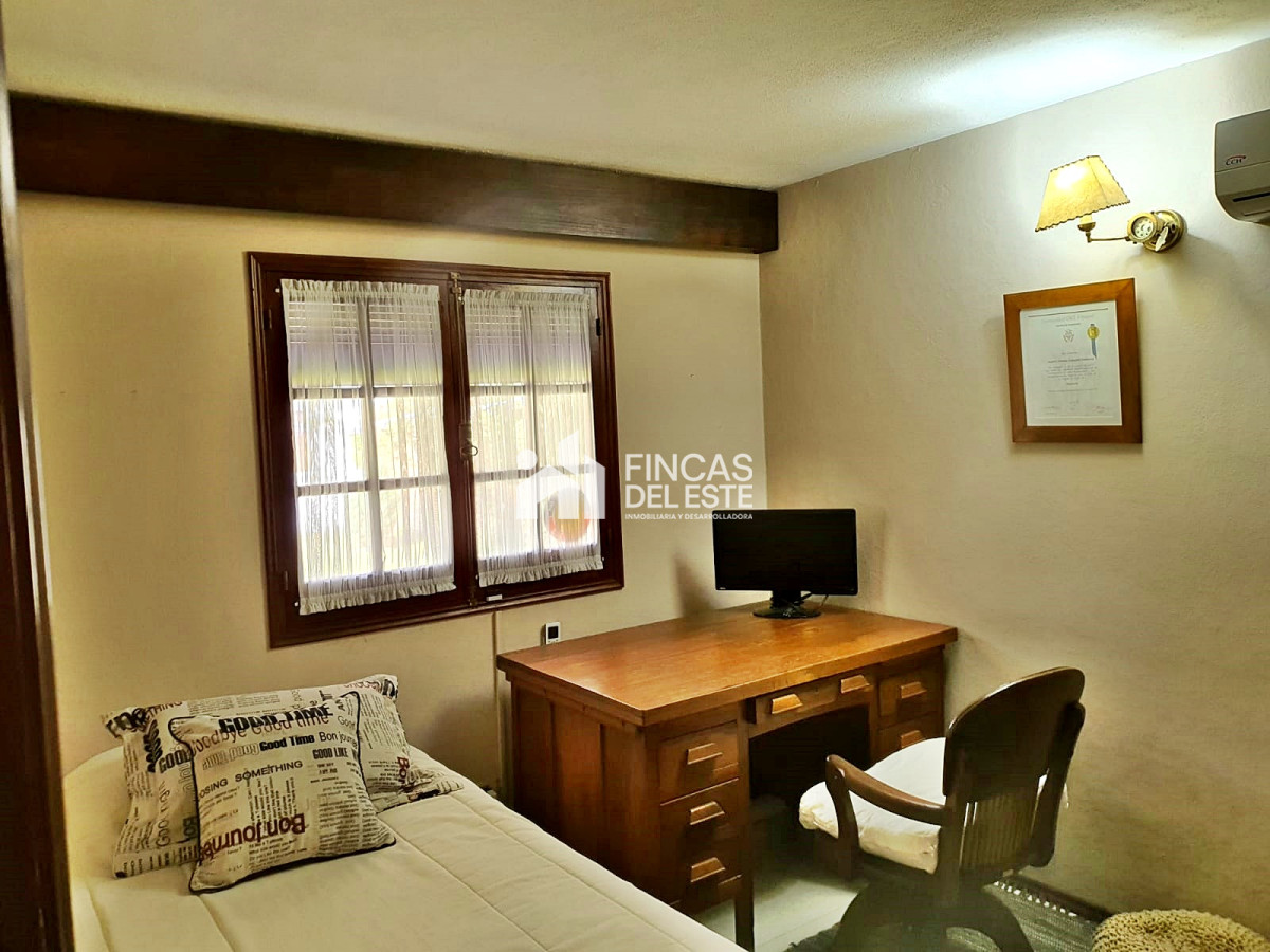 Casa ID.880/Casa-en-Las-Delicias-con-3-dormitorios-y-jardín-amplio! - Casa en Las Delicias con 3 dormitorios y jardín amplio!