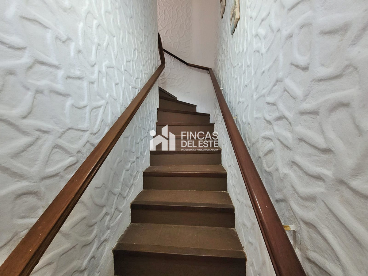 Casa ID.2339/Hermosa-casa-muy-bien-ubicada-en-venta-5-dormitorios-en-Punta-del-Este - Hermosa casa muy bien ubicada en venta 5 dormitorios en Punta del Este