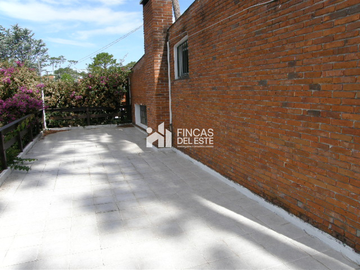 Casa ID.64/Hermosa-casa-de-4-dormitorios-y-5-baños-a-150-metros-del-mar - Hermosa casa de 4 dormitorios y 5 baños a 150 metros del mar