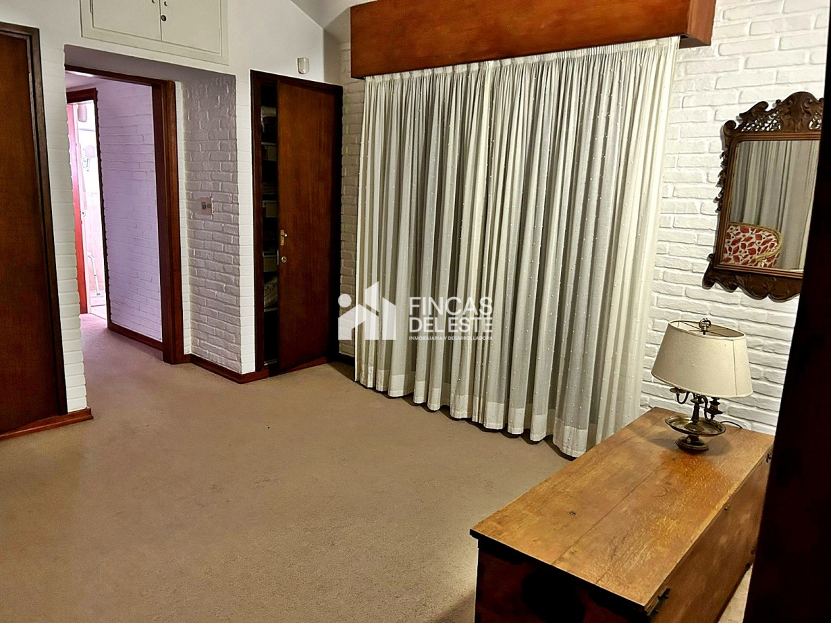 Casa ID.1973/Hermosa-casa-en-alquiler-con-5-dormitorios-PUNTA-DEL-ESTE- - Hermosa casa en alquiler  con 5 dormitorios  PUNTA DEL ESTE 