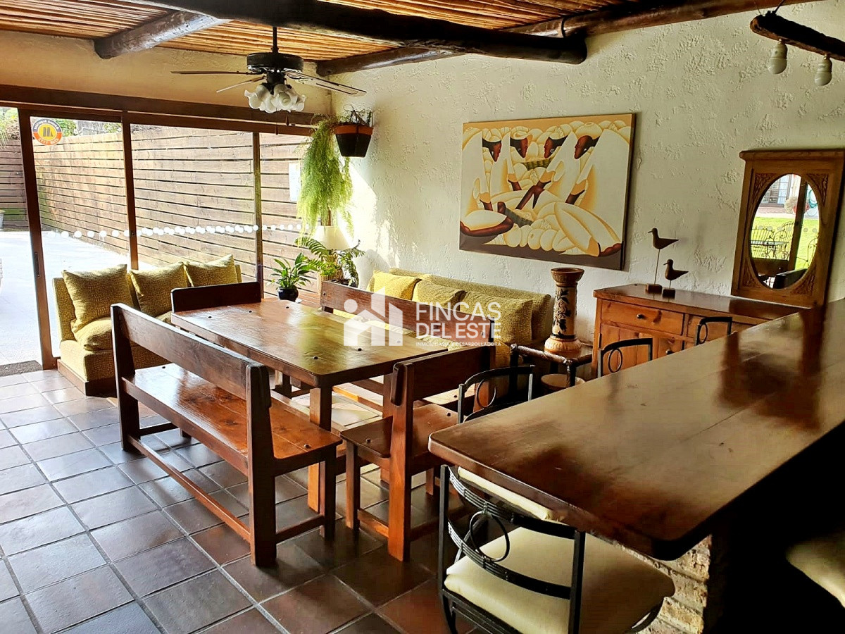 Casa ID.880/Casa-en-Las-Delicias-con-3-dormitorios-y-jardín-amplio! - Casa en Las Delicias con 3 dormitorios y jardín amplio!