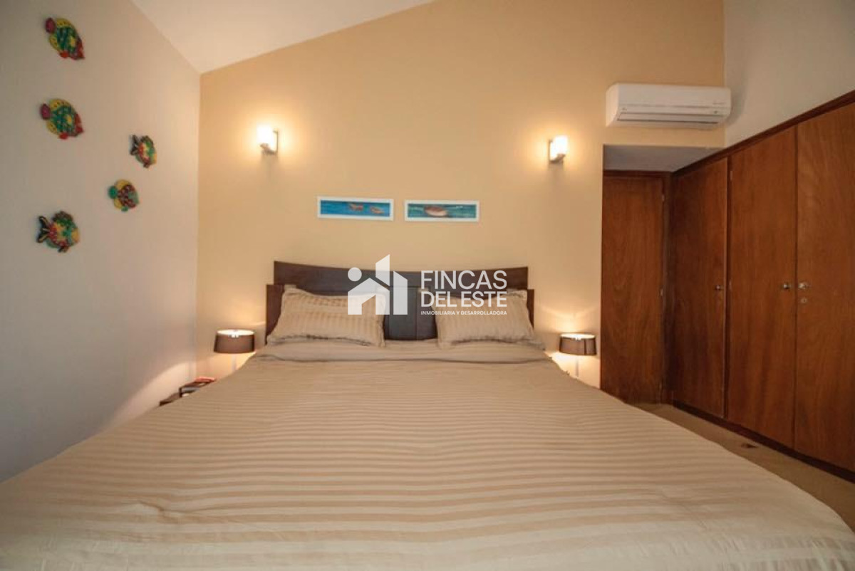 Casa ID.86/Expectacular-casa-a-metros-del-mar.-Playa-Mansa.-5-dormitorios.-5-baños. - Expectacular casa a metros del mar. Playa Mansa. 5 dormitorios. 5 baños.