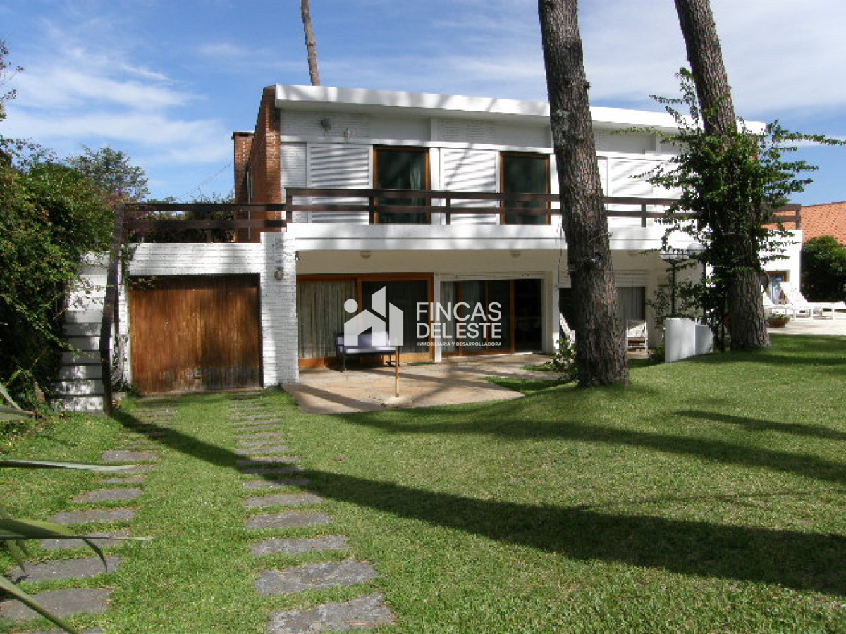 Casa ID.64/Hermosa-casa-de-4-dormitorios-y-5-baños-a-150-metros-del-mar - Hermosa casa de 4 dormitorios y 5 baños a 150 metros del mar