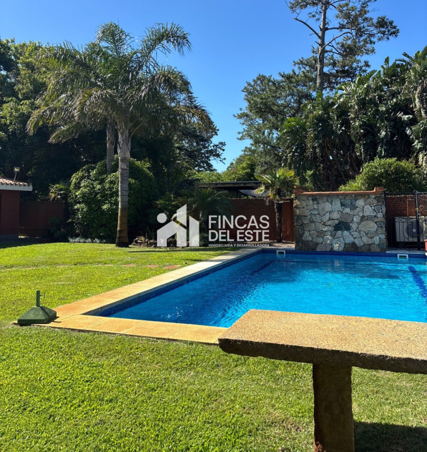 Hermosa casa en alquiler  con 5 dormitorios  PUNTA DEL ESTE  - FDE1973C