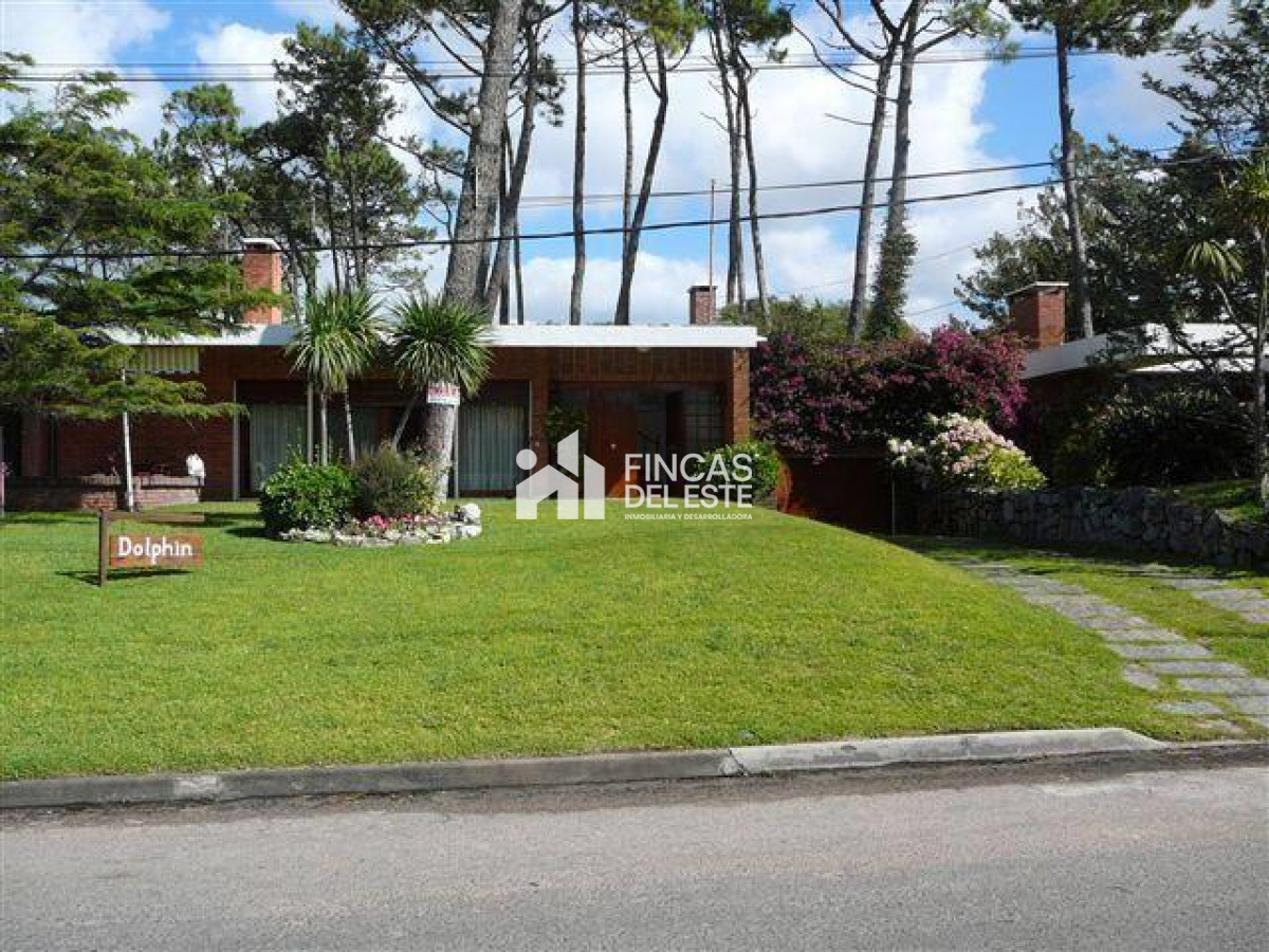 Casa ID.64/Hermosa-casa-de-4-dormitorios-y-5-baños-a-150-metros-del-mar - Hermosa casa de 4 dormitorios y 5 baños a 150 metros del mar