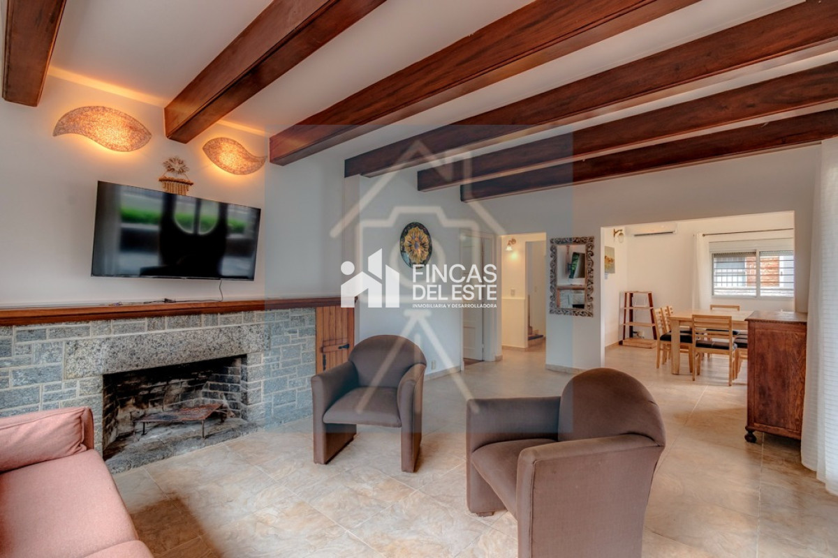 Casa ID.2880/Casa-en-alquiler-anual-y-venta!-ubicación-única - Casa en alquiler anual y venta! ubicación única