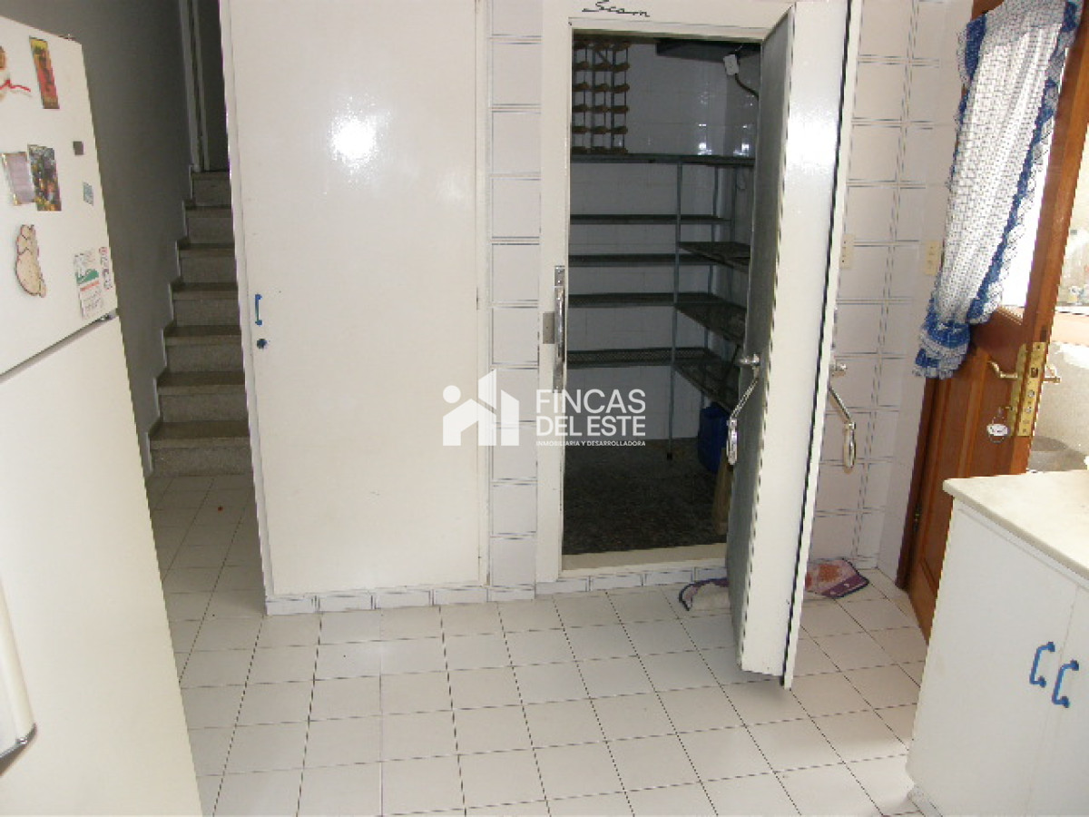 Casa ID.64/Hermosa-casa-de-4-dormitorios-y-5-baños-a-150-metros-del-mar - Hermosa casa de 4 dormitorios y 5 baños a 150 metros del mar