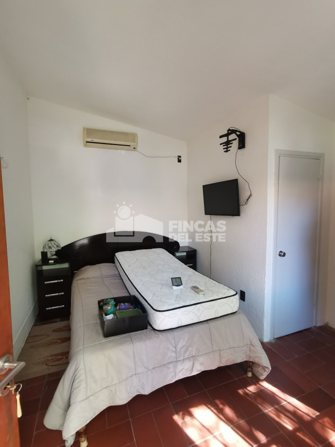 Casa ID.2362/Excelente-casa-en-alquiler-de-temporada-de-3-dormitorios-mas-dependencia-Piscina-y-barbacoa-Punta-del-Este - Excelente casa en alquiler de temporada de 3 dormitorios mas dependencia- Piscina y barbacoa- Punta del Este