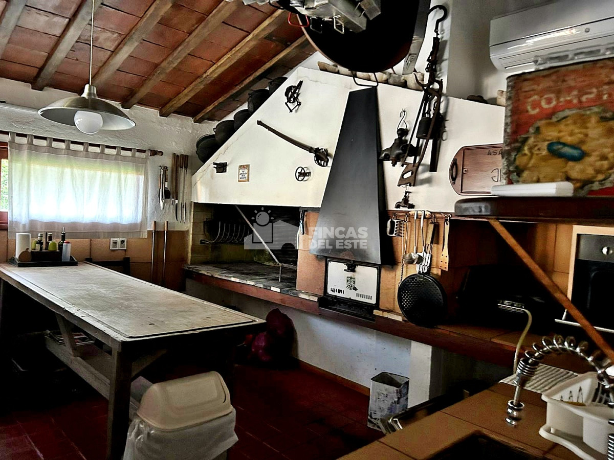 Casa ID.1973/Hermosa-casa-en-alquiler-con-5-dormitorios-PUNTA-DEL-ESTE- - Hermosa casa en alquiler  con 5 dormitorios  PUNTA DEL ESTE 