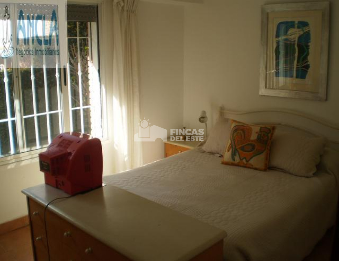 Casa ID.2412/Casa-en-Mansa-de-4-dormitorios-en-alquiler-y-venta-Punta-del-Este - Casa en Mansa de 4 dormitorios en alquiler  y venta- Punta del Este