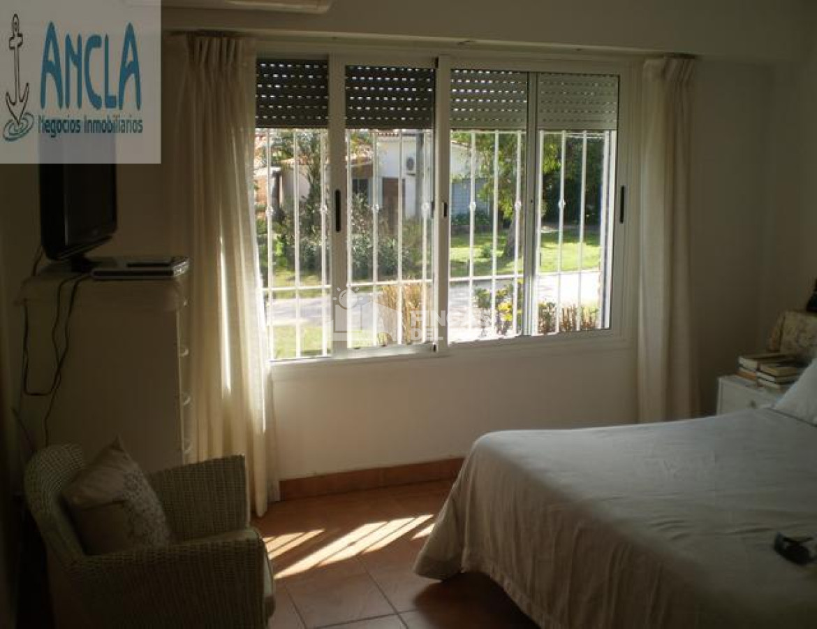 Casa ID.2412/Casa-en-Mansa-de-4-dormitorios-en-alquiler-y-venta-Punta-del-Este - Casa en Mansa de 4 dormitorios en alquiler  y venta- Punta del Este