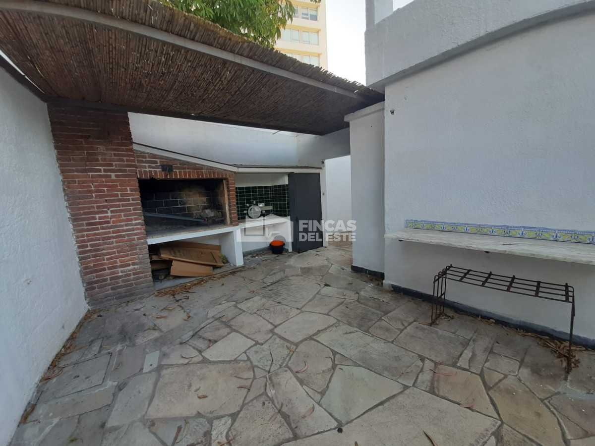 Casa ID.2361/Casa-en-alquiler-temporada-de-2-dormitorios,-en-Punta-del-Este-Mansa - Casa en alquiler temporada de 2 dormitorios, en Punta del Este- Mansa