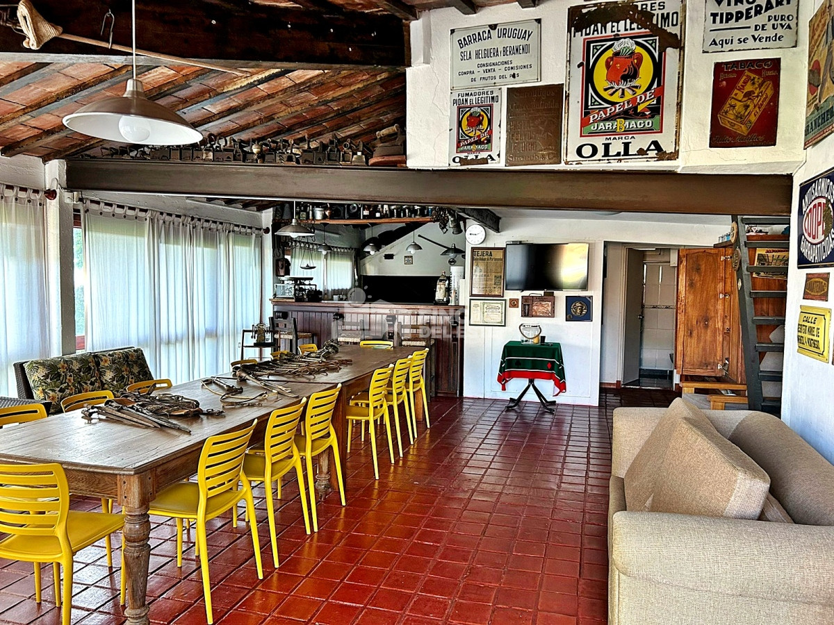 Casa ID.1973/Hermosa-casa-en-alquiler-con-5-dormitorios-PUNTA-DEL-ESTE- - Hermosa casa en alquiler  con 5 dormitorios  PUNTA DEL ESTE 