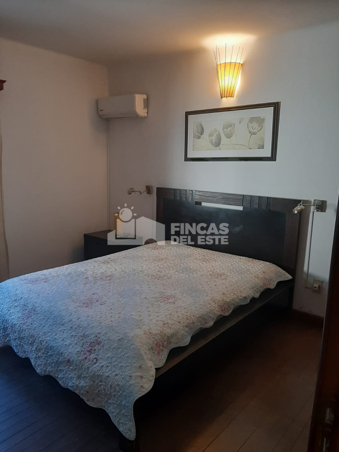 Casa ID.2361/Casa-en-alquiler-temporada-de-2-dormitorios,-en-Punta-del-Este-Mansa - Casa en alquiler temporada de 2 dormitorios, en Punta del Este- Mansa