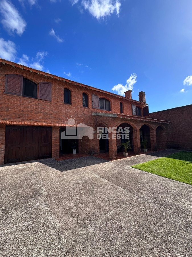 Hermosa casa en San Carlos!! - GoPunta - Portal Inmobiliario de Punta del Este - Maldonado