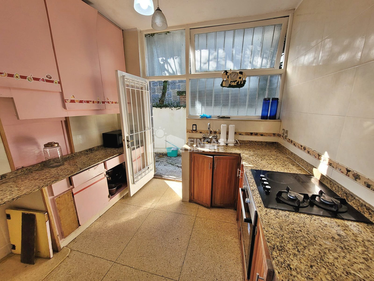 Casa ID.2339/Hermosa-casa-muy-bien-ubicada-en-venta-5-dormitorios-en-Punta-del-Este - Hermosa casa muy bien ubicada en venta 5 dormitorios en Punta del Este