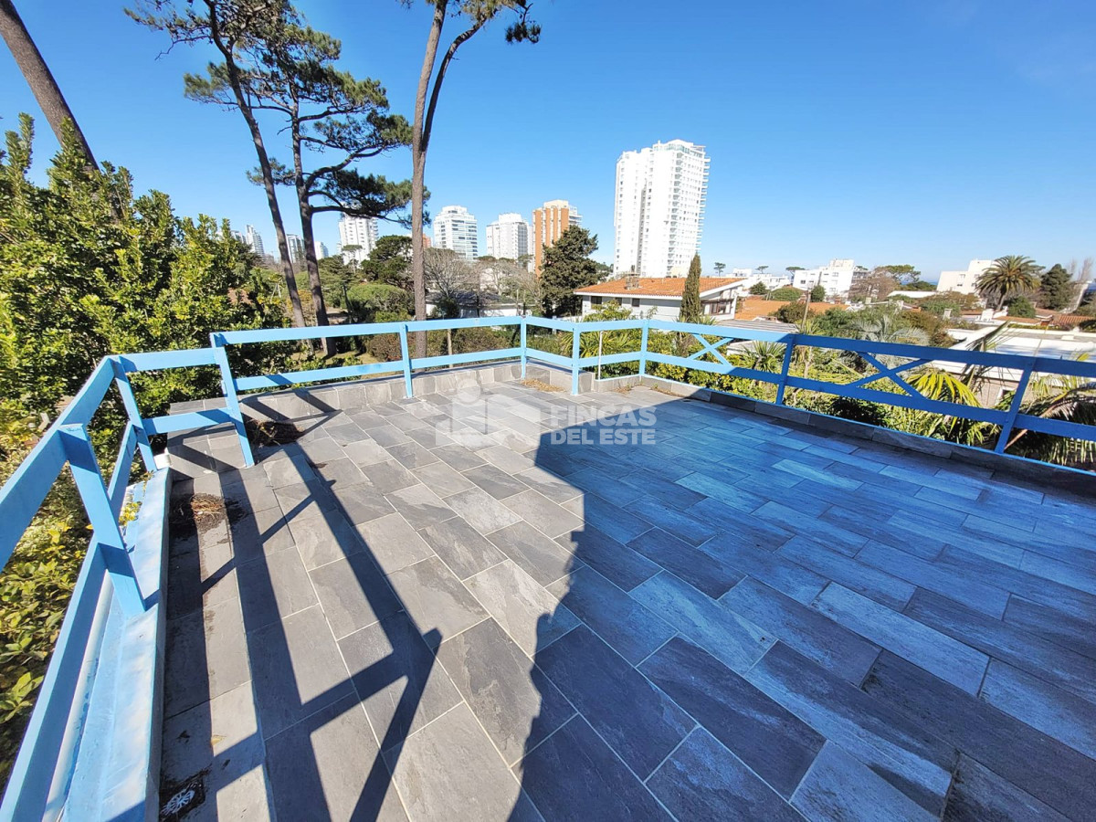 Casa ID.2339/Hermosa-casa-muy-bien-ubicada-en-venta-5-dormitorios-en-Punta-del-Este - Hermosa casa muy bien ubicada en venta 5 dormitorios en Punta del Este