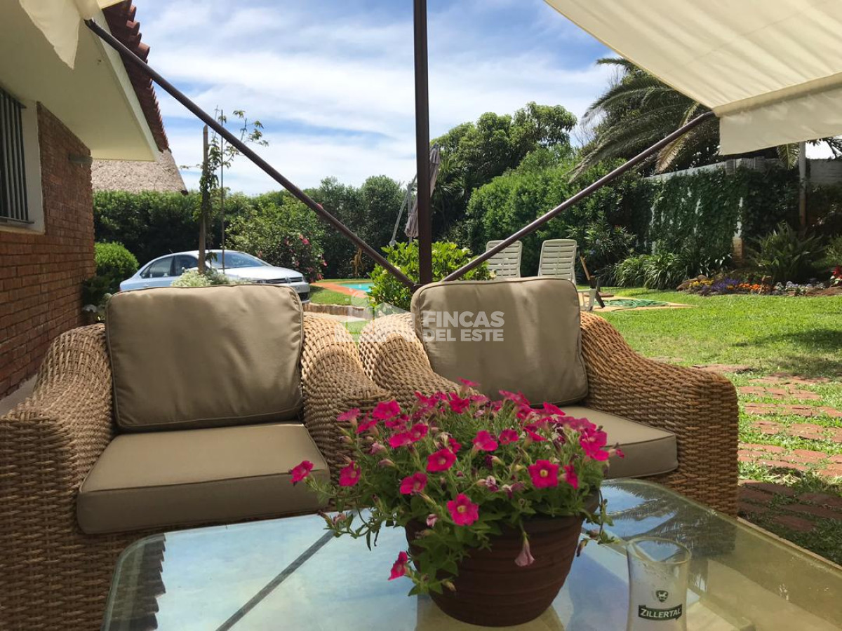 Casa ID.86/Expectacular-casa-a-metros-del-mar.-Playa-Mansa.-5-dormitorios.-5-baños. - Expectacular casa a metros del mar. Playa Mansa. 5 dormitorios. 5 baños.