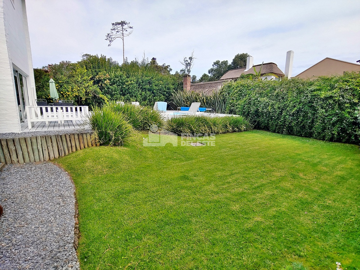 Casa ID.1346/Hermosa-casa-en-Pinares-en-alquiler-de-3-dormitorios - Hermosa casa en Pinares en alquiler de 3 dormitorios