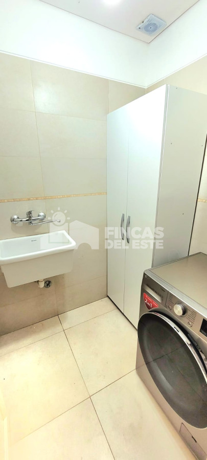 Casa ID.2433/Casa-en-venta-y-alquiler-en-Punta-del-Este-de-5-dormitorios- - Casa en venta y alquiler en Punta del Este de 5 dormitorios 