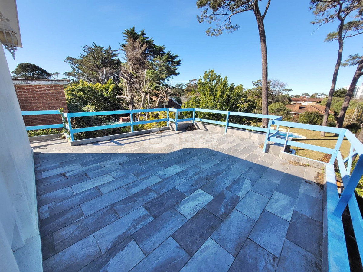 Casa ID.2339/Hermosa-casa-muy-bien-ubicada-en-venta-5-dormitorios-en-Punta-del-Este - Hermosa casa muy bien ubicada en venta 5 dormitorios en Punta del Este