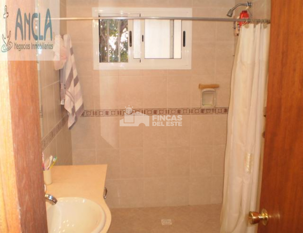 Casa ID.2412/Casa-en-Mansa-de-4-dormitorios-en-alquiler-y-venta-Punta-del-Este - Casa en Mansa de 4 dormitorios en alquiler  y venta- Punta del Este