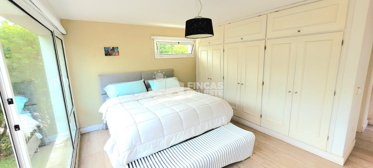 Casa ID.2433/Casa-en-venta-y-alquiler-en-Punta-del-Este-de-5-dormitorios- - Casa en venta y alquiler en Punta del Este de 5 dormitorios 