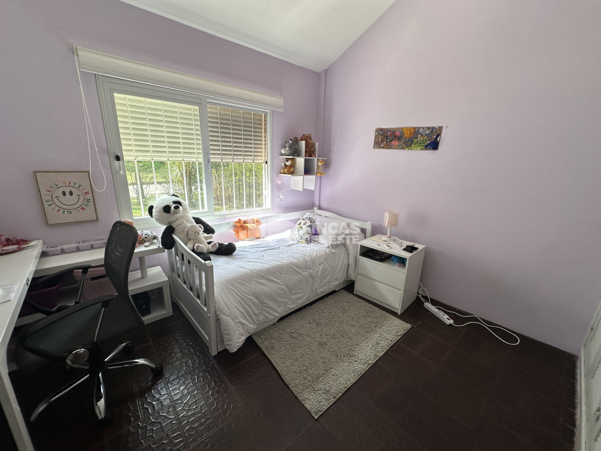 Casa ID.2362/Excelente-casa-en-alquiler-de-temporada-de-3-dormitorios-mas-dependencia-Piscina-y-barbacoa-Punta-del-Este - Excelente casa en alquiler de temporada de 3 dormitorios mas dependencia- Piscina y barbacoa- Punta del Este