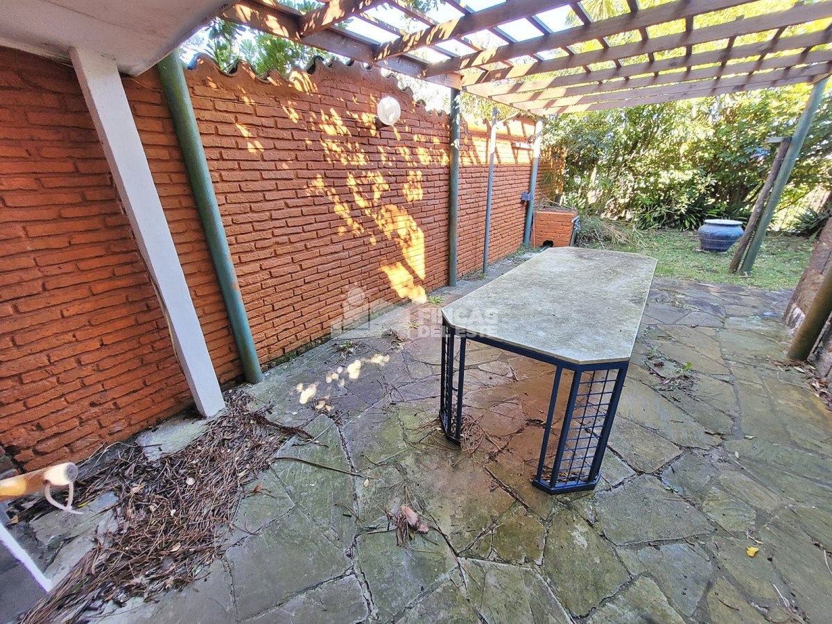 Casa ID.2339/Hermosa-casa-muy-bien-ubicada-en-venta-5-dormitorios-en-Punta-del-Este - Hermosa casa muy bien ubicada en venta 5 dormitorios en Punta del Este