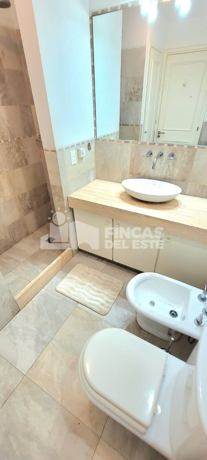 Casa ID.2433/Casa-en-venta-y-alquiler-en-Punta-del-Este-de-5-dormitorios- - Casa en venta y alquiler en Punta del Este de 5 dormitorios 