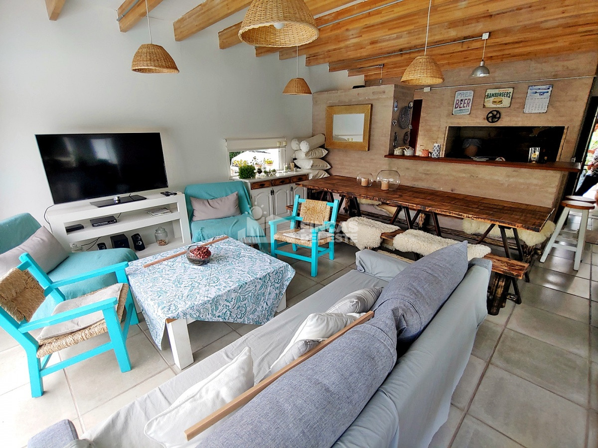 Casa ID.1346/Hermosa-casa-en-Pinares-en-alquiler-de-3-dormitorios - Hermosa casa en Pinares en alquiler de 3 dormitorios