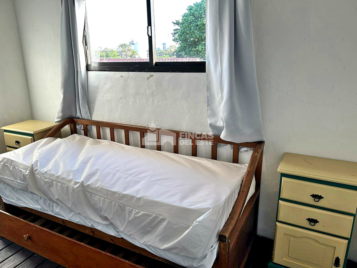 Casa ID.1973/Hermosa-casa-en-alquiler-con-5-dormitorios-PUNTA-DEL-ESTE- - Hermosa casa en alquiler  con 5 dormitorios  PUNTA DEL ESTE 