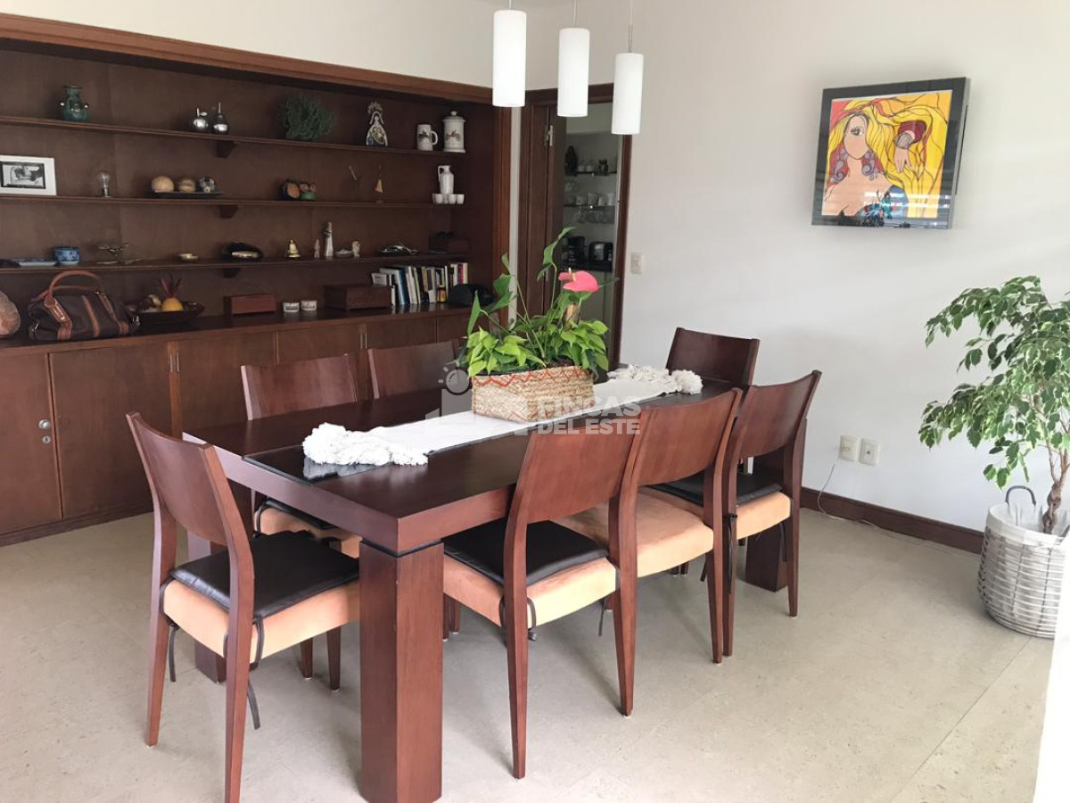 Casa ID.86/Expectacular-casa-a-metros-del-mar.-Playa-Mansa.-5-dormitorios.-5-baños. - Expectacular casa a metros del mar. Playa Mansa. 5 dormitorios. 5 baños.