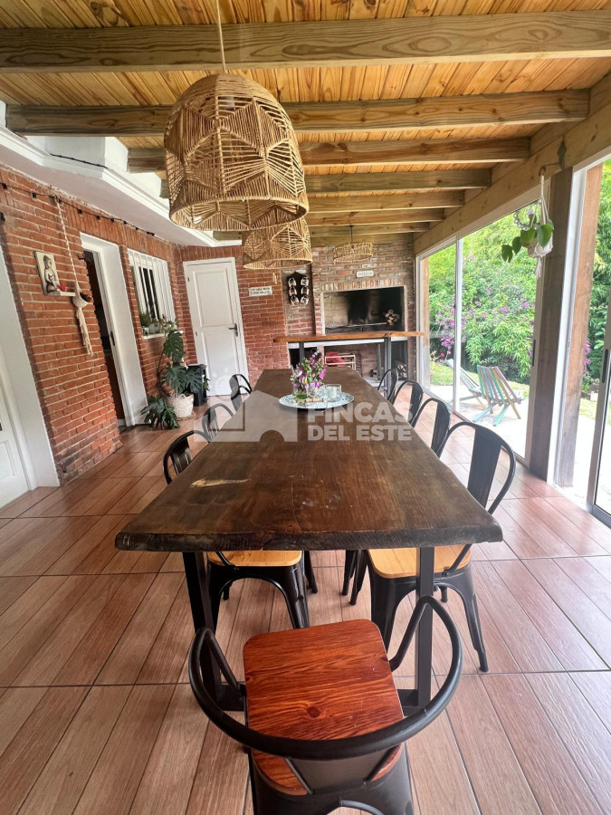 Casa ID.2355/Casa-en-alquiler-de-enero-4-dormitorios-en-Cantegril-Punta-del-este- - Casa en alquiler de enero 4 dormitorios en Cantegril  Punta del este 