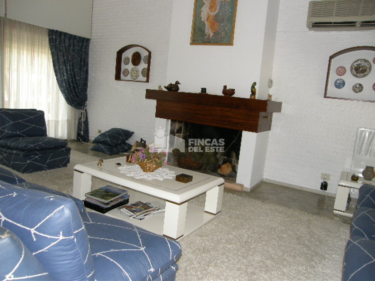 Casa ID.64/Hermosa-casa-de-4-dormitorios-y-5-baños-a-200-metros-del-mar. - Hermosa casa de 4 dormitorios y 5 baños a 200 metros del mar.