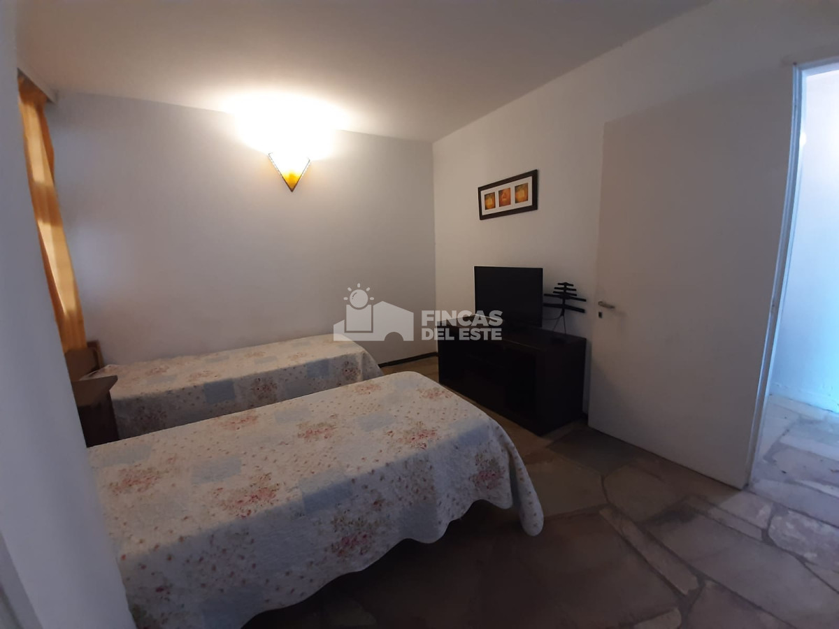 Casa ID.2361/Casa-en-alquiler-temporada-de-2-dormitorios,-en-Punta-del-Este-Mansa - Casa en alquiler temporada de 2 dormitorios, en Punta del Este- Mansa