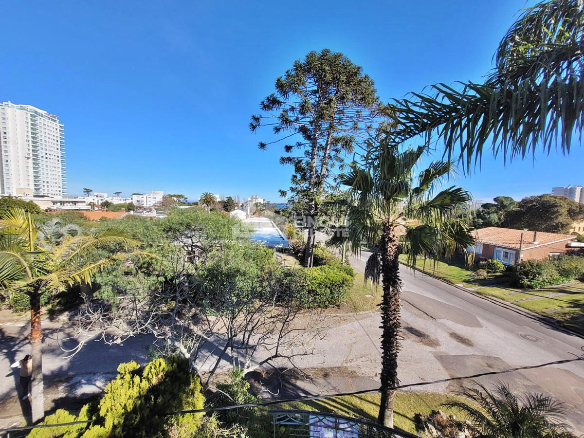 Casa ID.2339/Hermosa-casa-muy-bien-ubicada-en-venta-5-dormitorios-en-Punta-del-Este - Hermosa casa muy bien ubicada en venta 5 dormitorios en Punta del Este