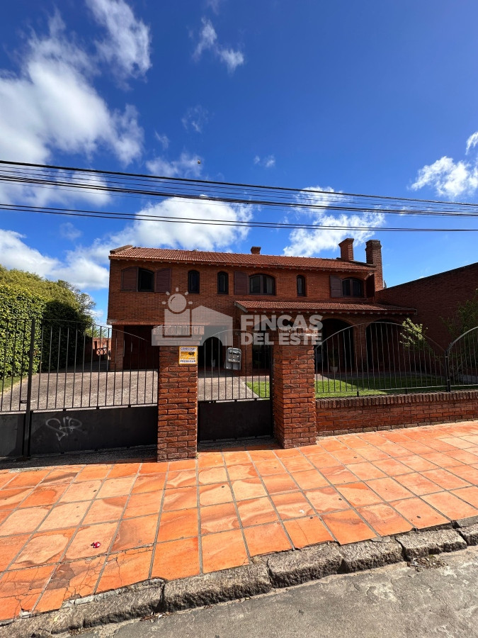 Hermosa casa en San Carlos!! - GoPunta - Portal Inmobiliario de Punta del Este - Maldonado